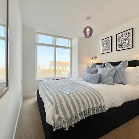 Apres Beach Apartment Sleeps 4 Penzance Kültér fotó