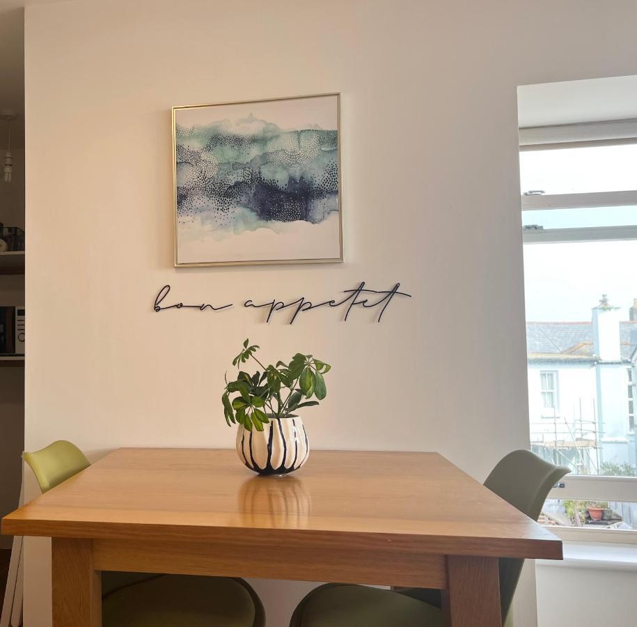 Apres Beach Apartment Sleeps 4 Penzance Kültér fotó