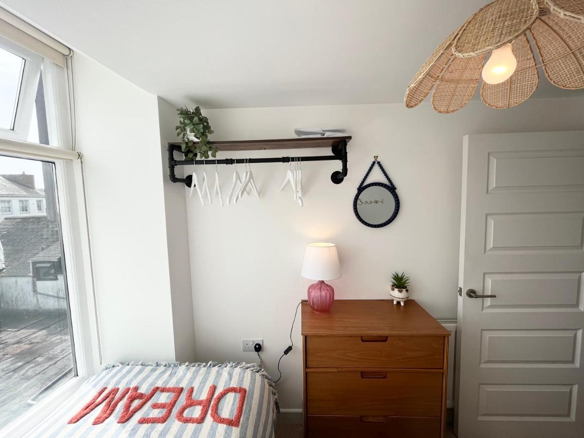 Apres Beach Apartment Sleeps 4 Penzance Kültér fotó