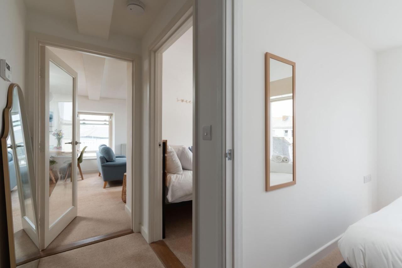 Apres Beach Apartment Sleeps 4 Penzance Kültér fotó